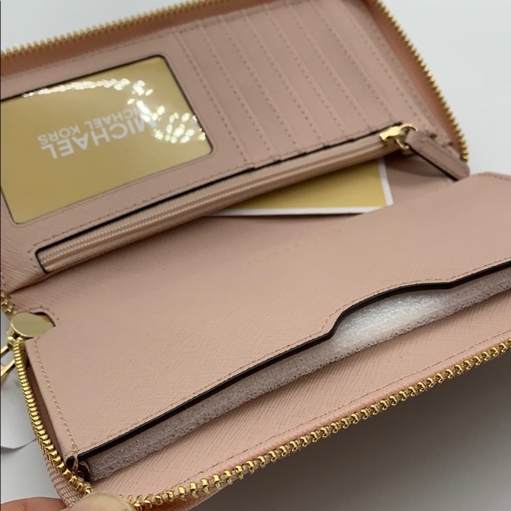 Michael Kors Jet Set Travel Lg Flat MF PHN Case - Picture 7 of 7